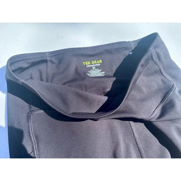 Lot of women's Medium T-shirts, button downs, hoodies, tank top & leggings - Picture 11 of 12